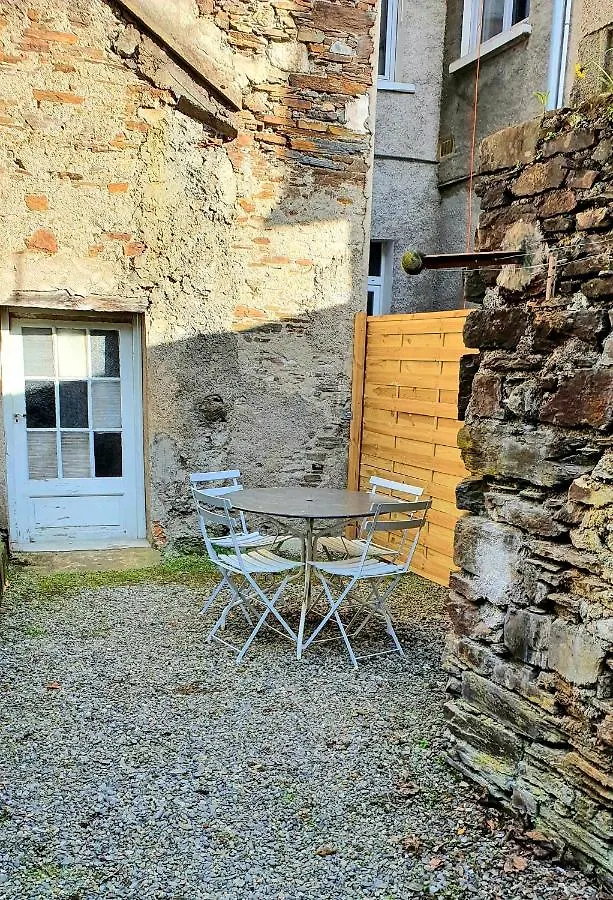 Appartement T2 4 Personnes Wifi Et Climatisation Bagnères-de-Luchon Apartment